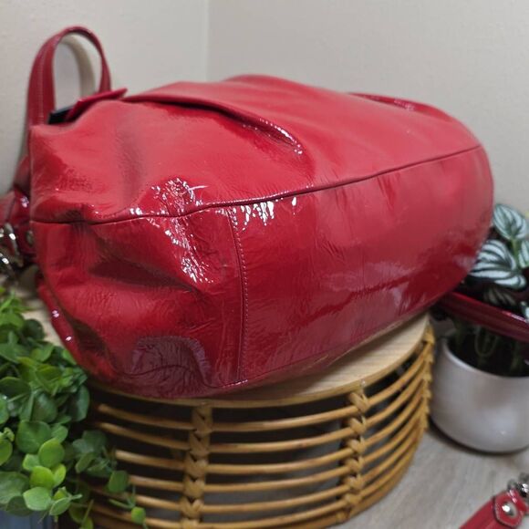 Coach RARE Limited Edition Poppy Patent with Flower Large Tote - Picture 8 of 16